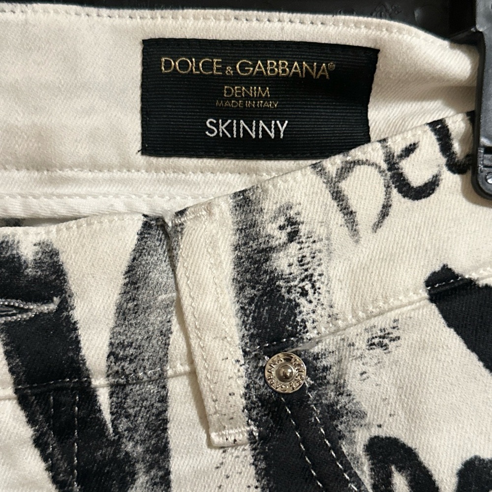 Dolce & Gabbana Graffiti-Print Denim Skinny Jeans - Picture 10 of 17